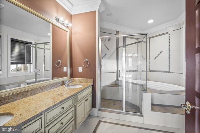 Building Photo - 8330 Westchester Dr