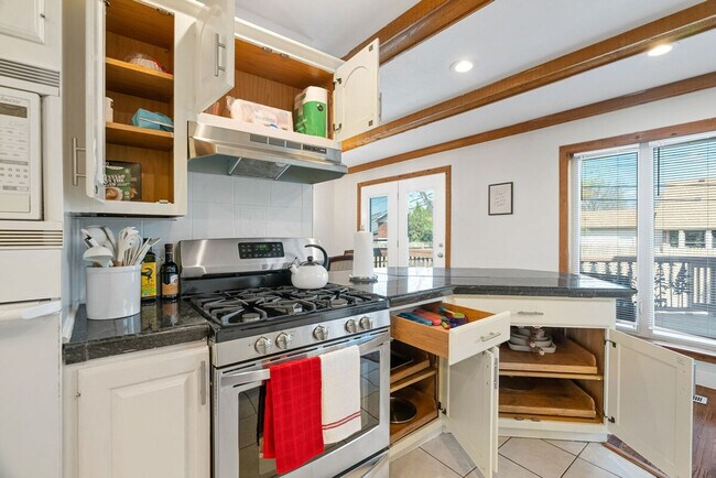 Building Photo - 5382 Kings Park Dr