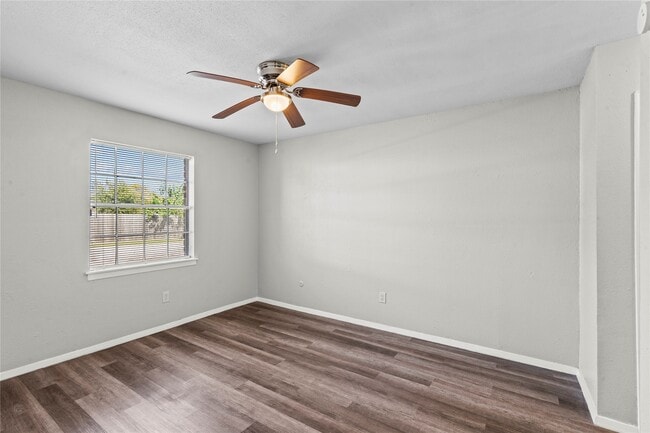 Building Photo - 2202 16th Ave N