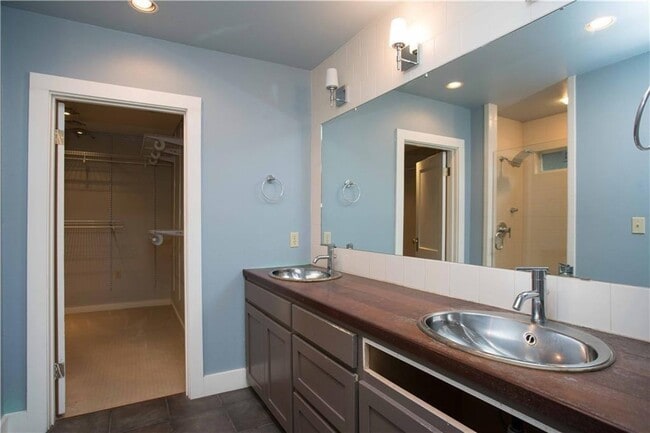 Building Photo - 1214 W 8th St