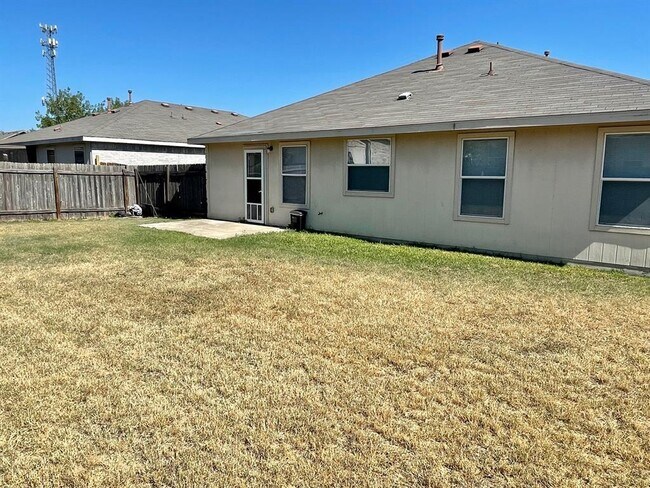 Building Photo - 112 Cowboy Cove