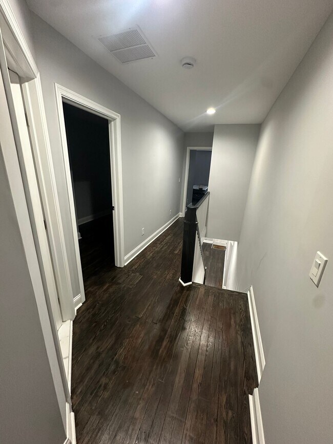 Building Photo - 407 N Lakewood Ave