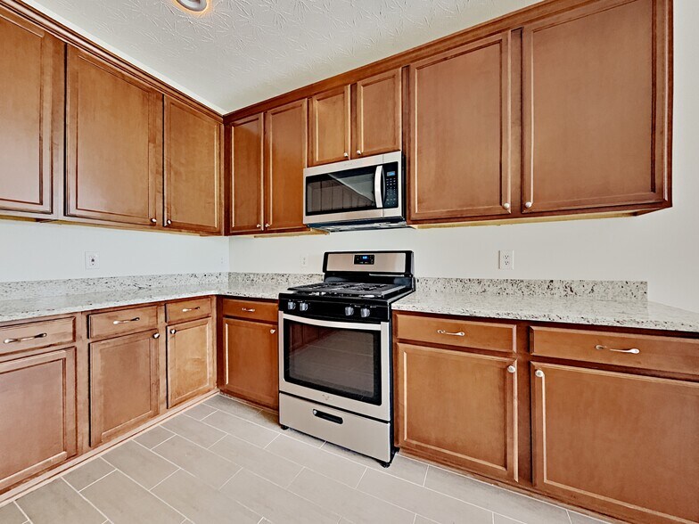 Building Photo - 76 Parkmont Ct