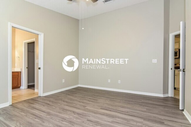 Building Photo - 4 Bedroom Pet-Friendly Home in Valrico, FL with Main Street Renewal