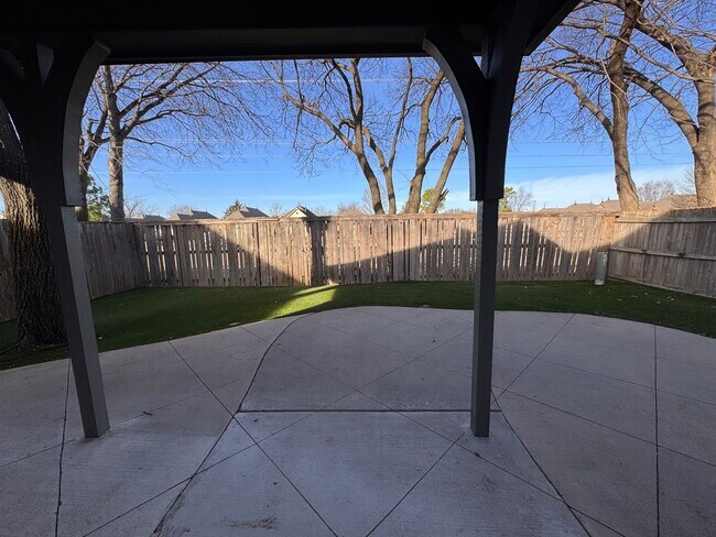 Building Photo - Immaculate 4 bedroom 2 bath in Jenks!