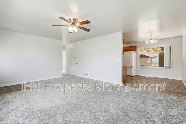 Building Photo - 1105 Thayer Dr