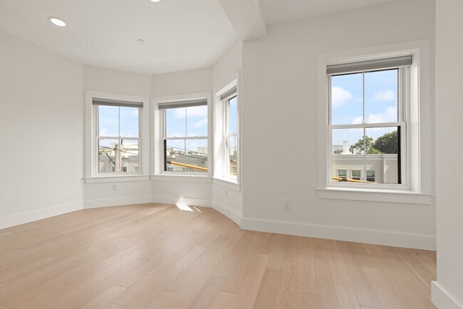 Building Photo - 208 Spencer Ave
