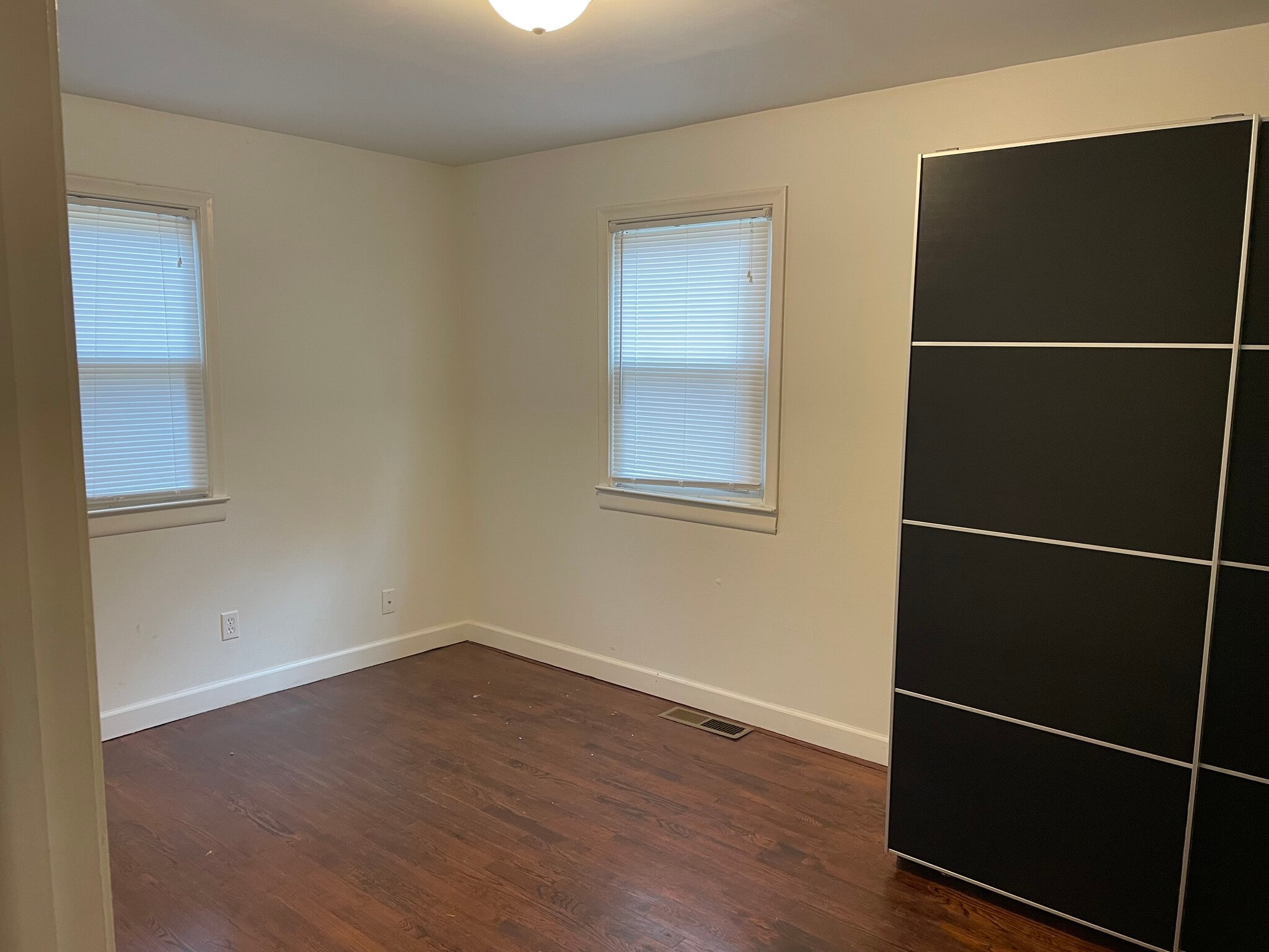 Building Photo - 206 N Pearl St