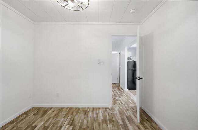 Building Photo - 601 Poplar Ave