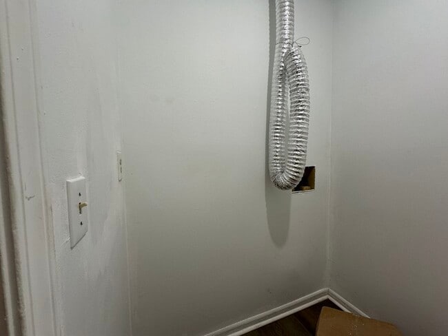 Building Photo - Large Upgraded Two Bedroom Townhome