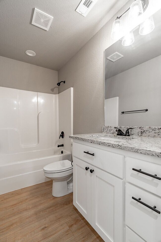 Building Photo - Beautiful 3-bedroom 2 bath Home in Prairie Grove!! Fenced Yard!