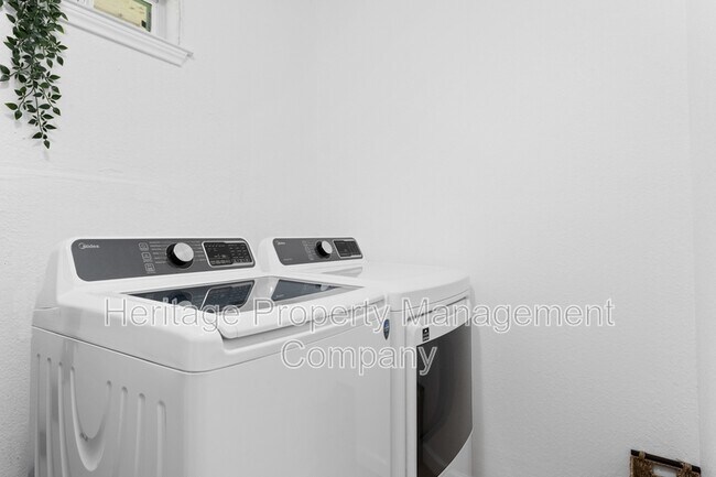 Building Photo - 338 Tomrob Dr