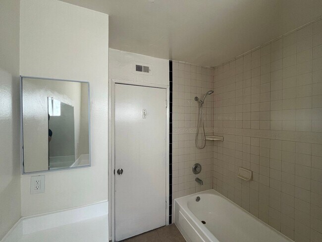 Building Photo - 8070 Langdon Ave