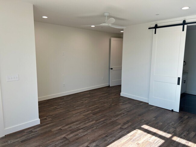 Building Photo - 165 Morrow Ave