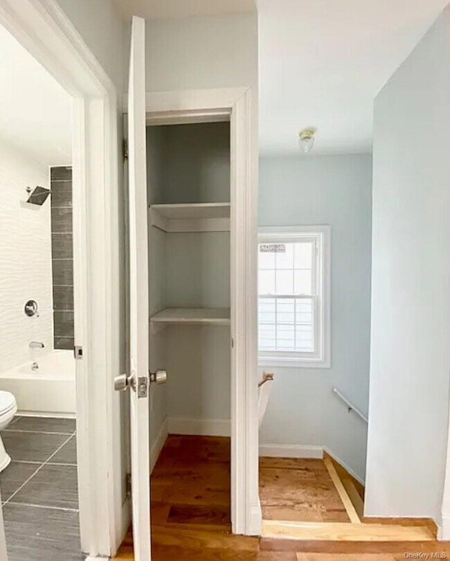 Building Photo - 194-09 112th Rd