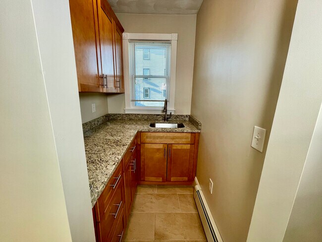 Building Photo - 18 Messenger St