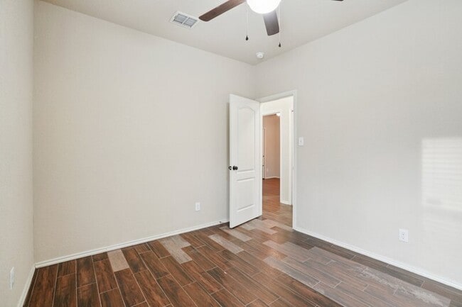 Building Photo - 5422 Sunlit Brk