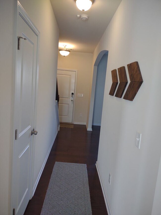 Building Photo - Fabulous Four Bedroom Home in Southeast Columbia!