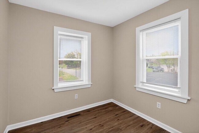 Building Photo - 3 Bedroom End Unit Townhouse in Culpeper