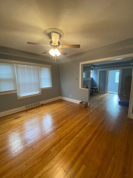 Building Photo - 2413 E Genesee St