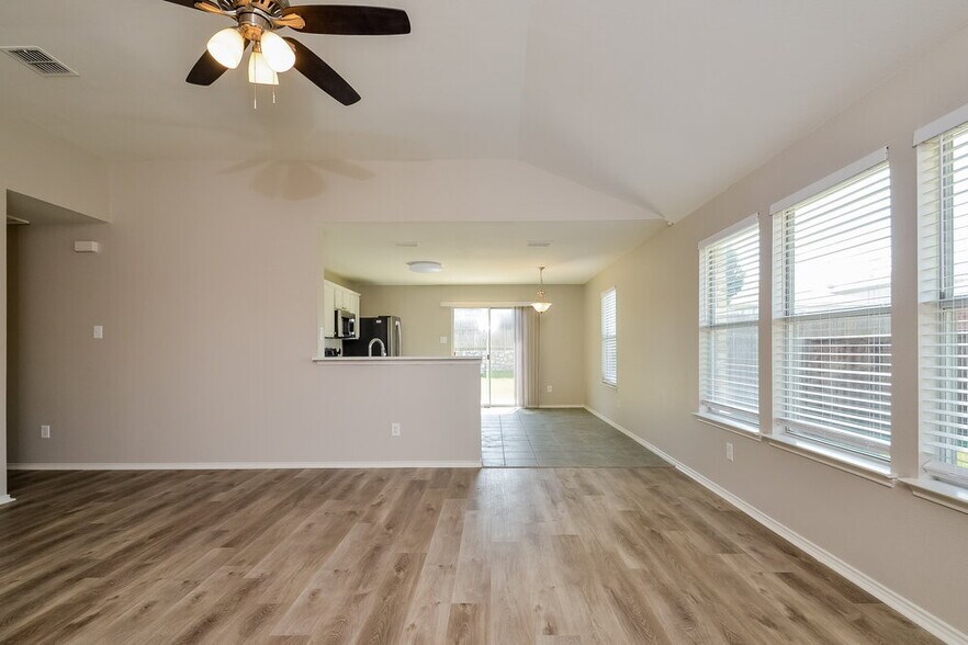 Building Photo - 1232 Wenatchee Dr