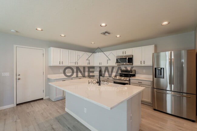 Building Photo - 1057 S Deerfield Ln