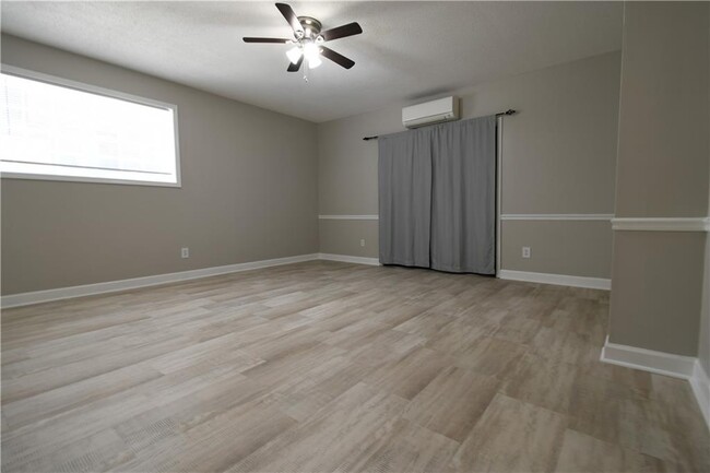 Building Photo - 340 Avebury Ct