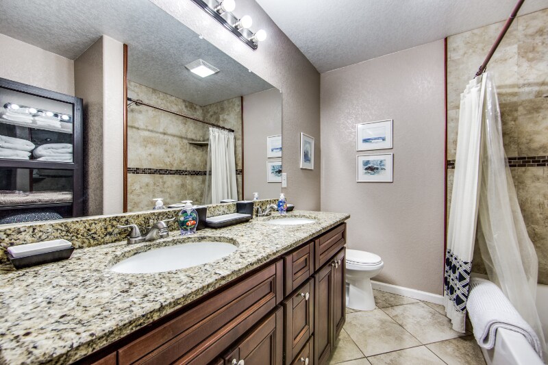 Building Photo - 9035 Wellesley Manor Dr