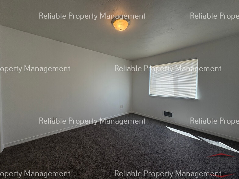 Building Photo - 1430 Cambridge Dr