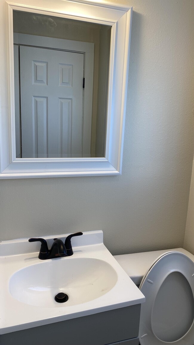 Building Photo - 1321 Harris Hill Rd