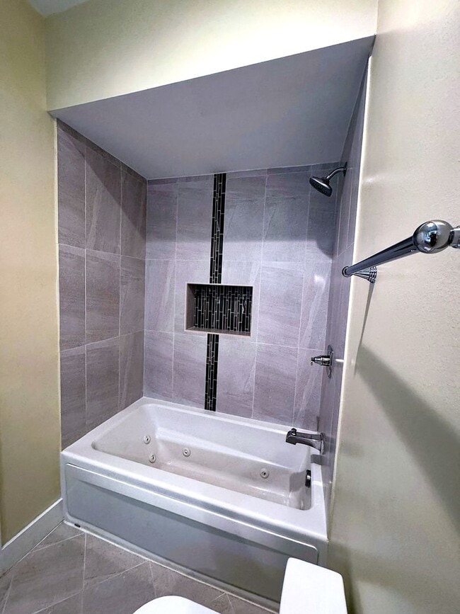 Building Photo - Spacious 2 bedroom/2 bathroom condo in a 2020 elevator building in Petworth