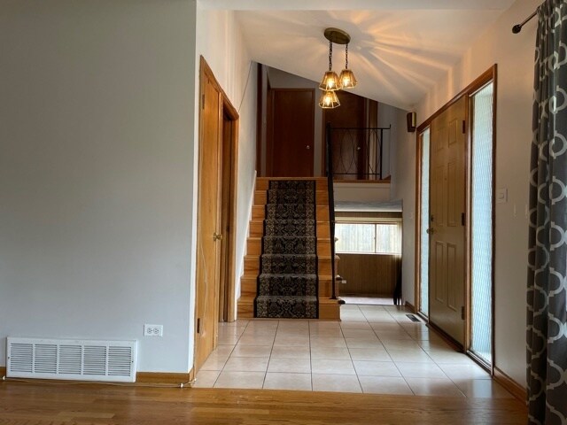 Building Photo - 720 N Broadway Ave