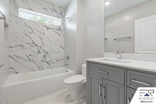 Building Photo - FULLY FENCED, LIKE NEW, CUSTOM BUILT 3/2/2 ON A CUL DE SAC IN DESIRABLE QUAIL HOLLOW