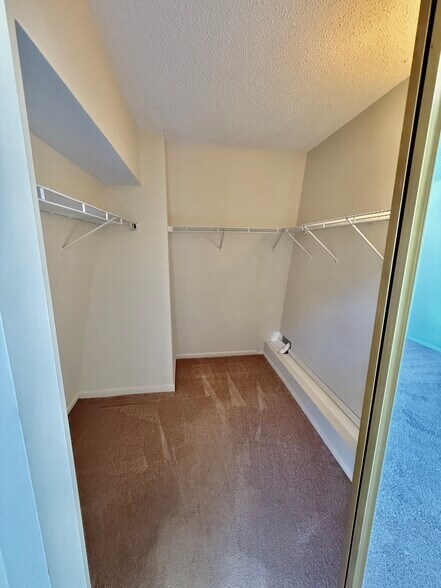 Building Photo - 1166 6th Ave