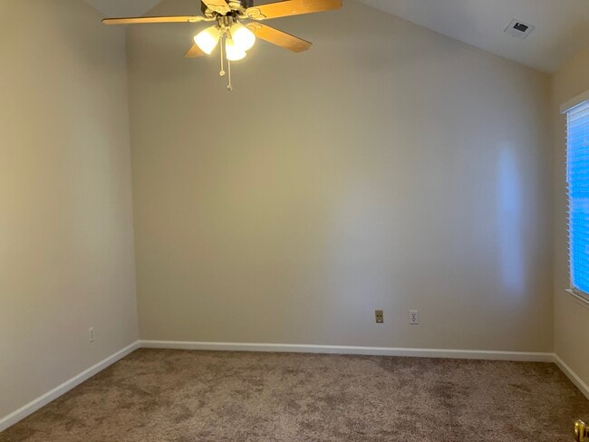 Building Photo - 3008 Isabella Dr