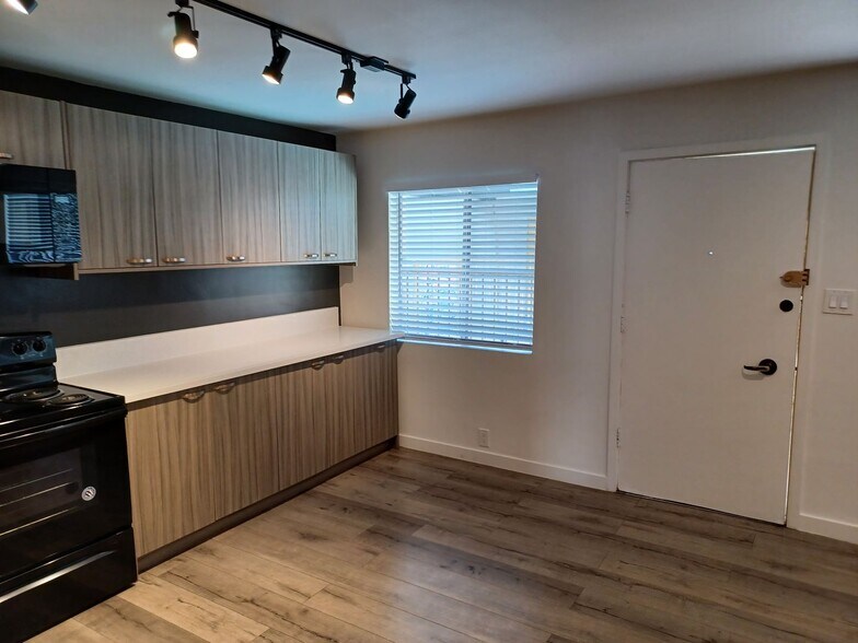 Building Photo - 7347 Haskell Ave