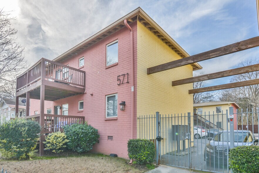 Building Photo - 571 Formwalt St SW