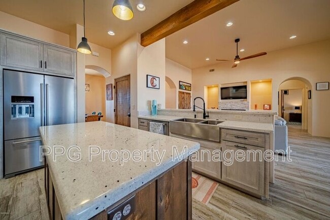 Building Photo - 335 Latigo Way