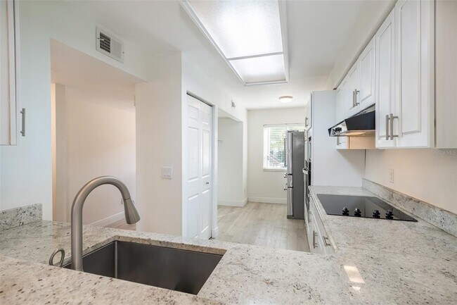 Building Photo - 2411 Gallery View Dr