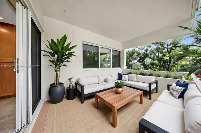 Building Photo - 4000 Alhambra Cir