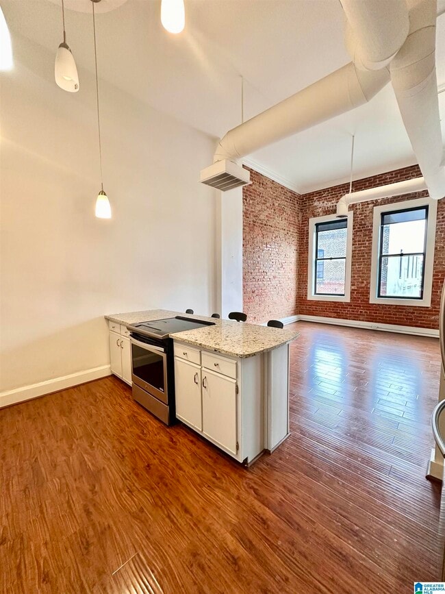 Building Photo - 2112 Morris Ave