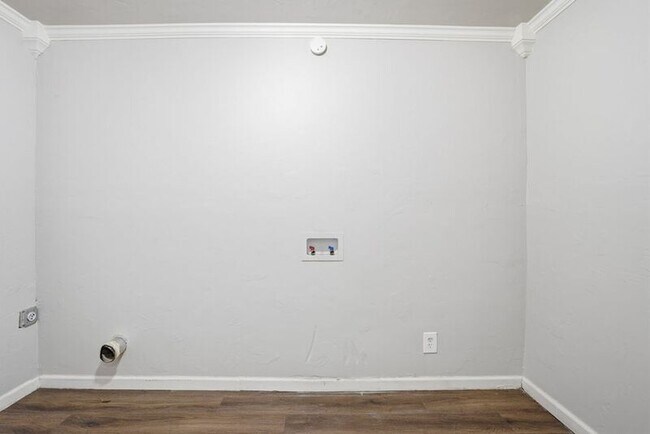 Building Photo - 2514 E Archer St