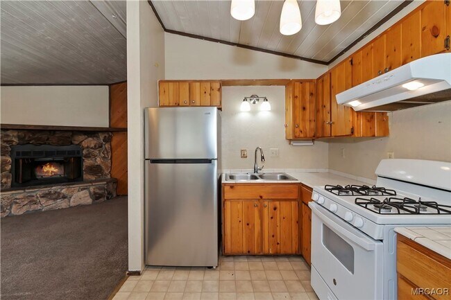 Building Photo - Big Bear City/Erwin Lake Area