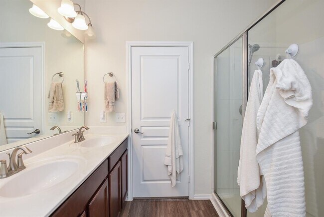 Building Photo - 5011 Lord Crest Ln