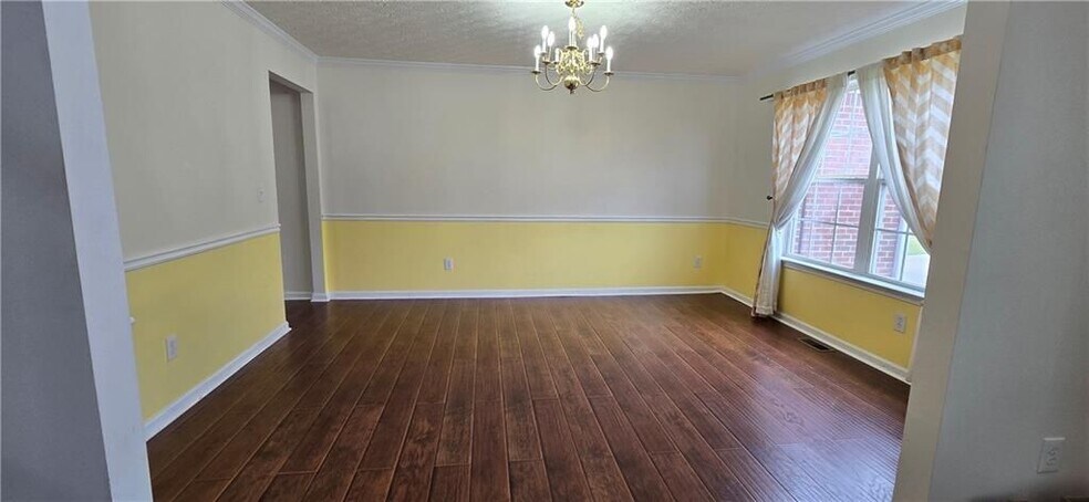 Building Photo - 3811 Roxfield Dr NE