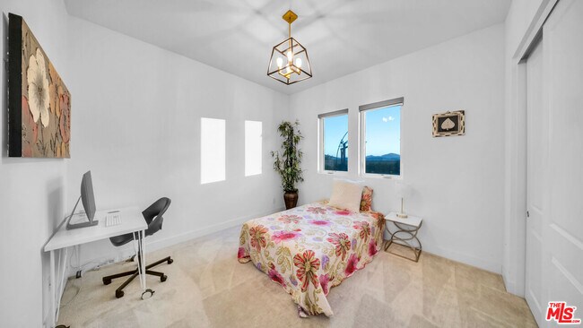 Building Photo - 12553 Ridgeline Rd