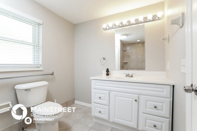 Building Photo - 2120 Rogers Ave