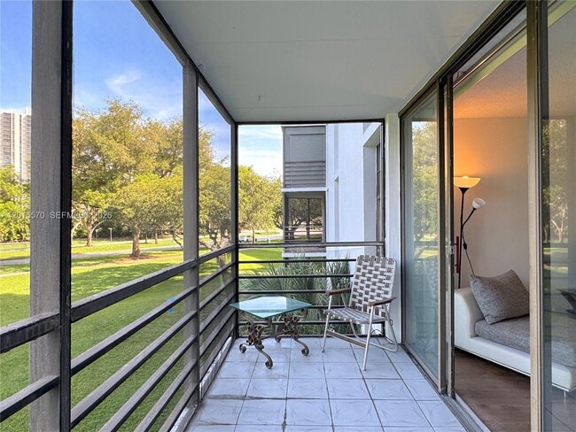 Building Photo - 20400 W Country Club Dr