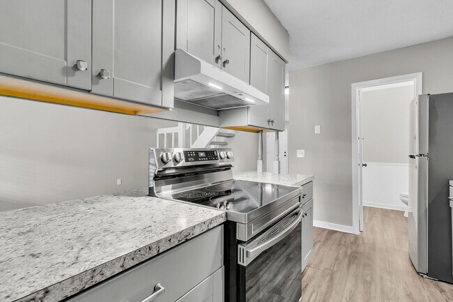 Building Photo - 3 Bedroom 1.5 Bath Town Home in North Charleston