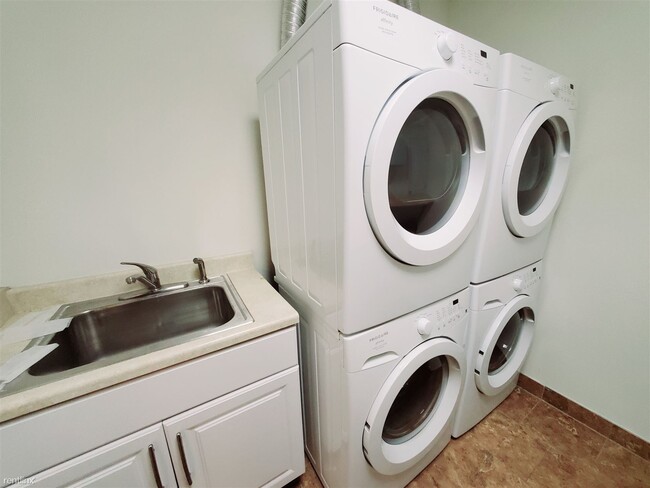 Building Photo - 1 br, 1 bath Condo - 485 Summer St 305